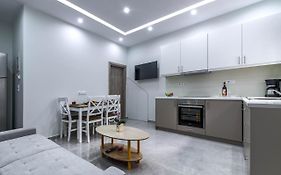 Renovated 2Bd House Close To Pireus Port
